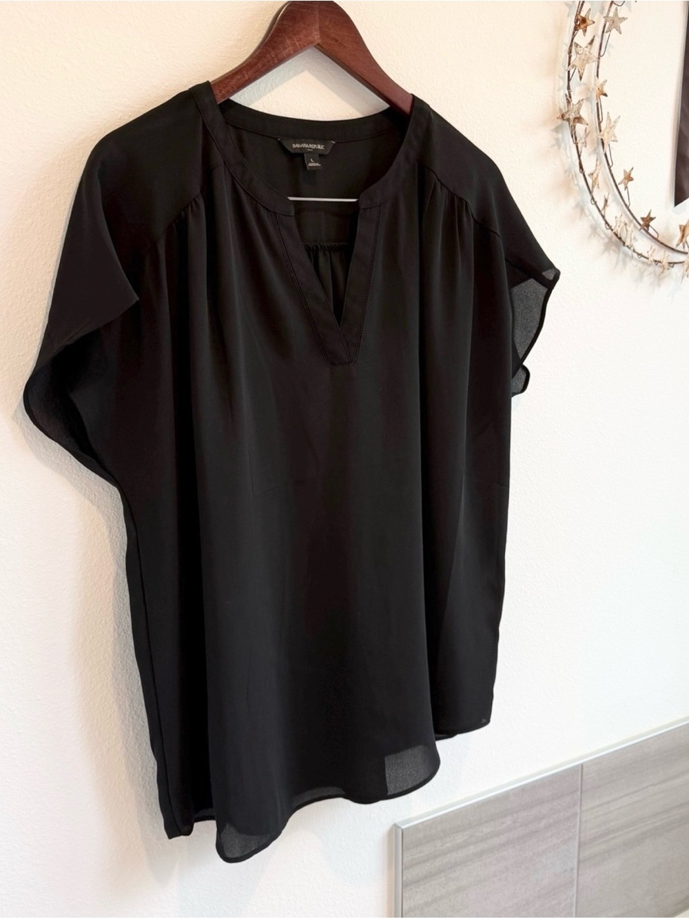 BANANA REPUBLIC Split Neck Breezy Black Dressy Casual Blouse in size L